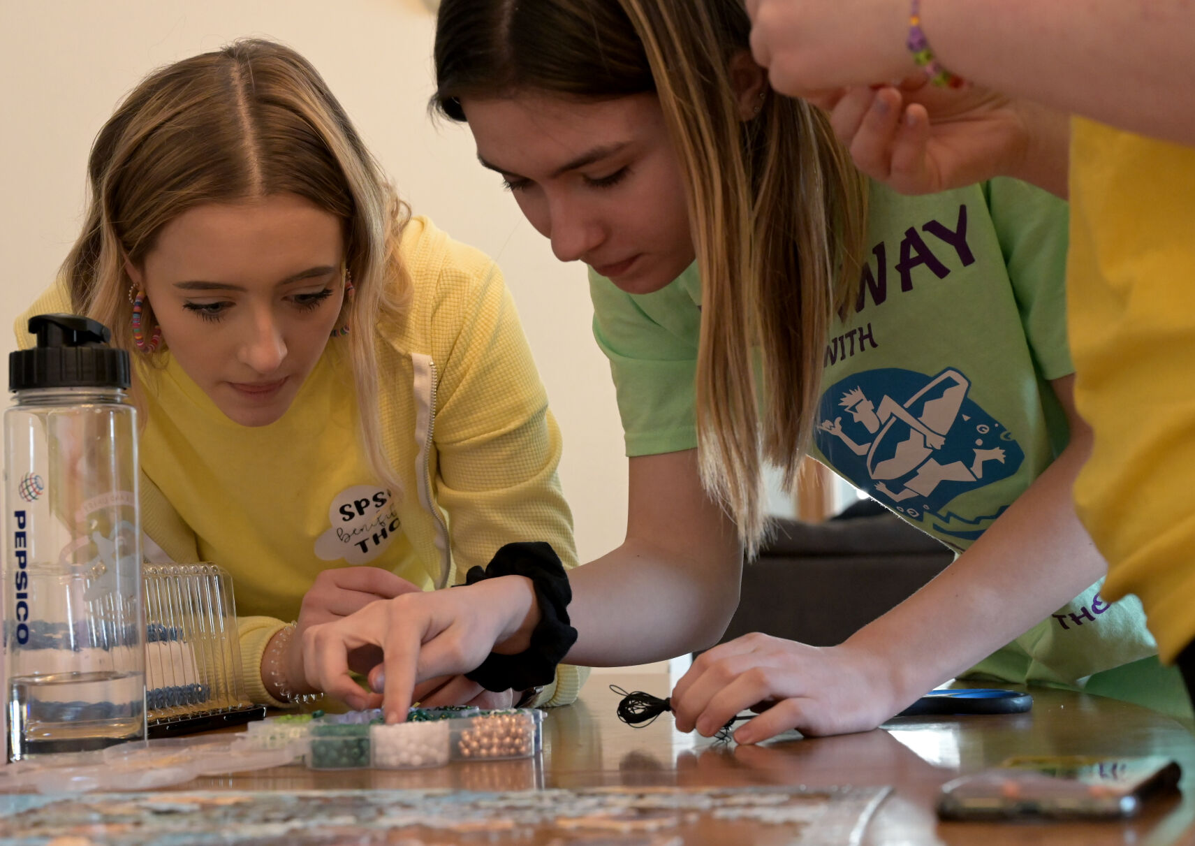 THON dancers make friendship bracelets 2021